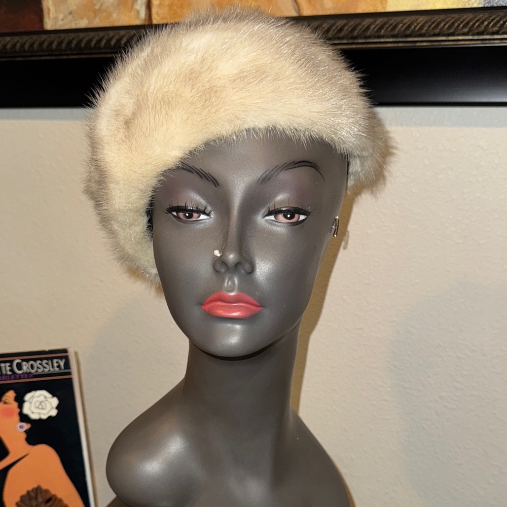 Chic Cream Fur Beret